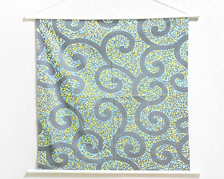 Tapestry Arabesque -Karakusa- Gray (M) Furoshiki